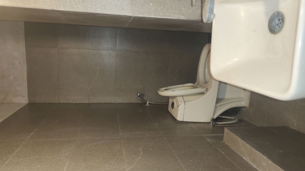 2 BHK + Extra Room Builder Floor For Rent in East Of Kailash