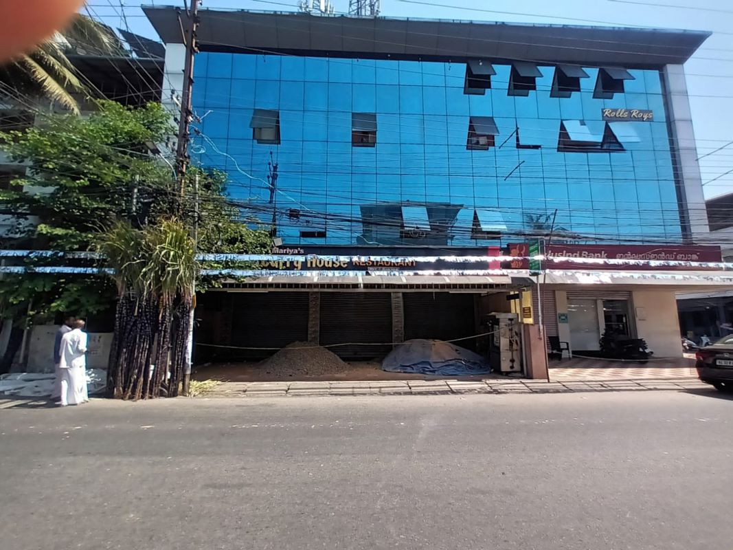 Showroom For Rent in Thevara