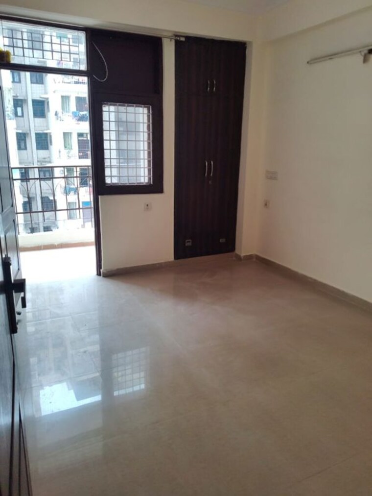 Room, raj nagar extension 3 Bedroom 1650 Sq.Ft. Apartment In Raj Nagar Extension Ghaziabad 9834522