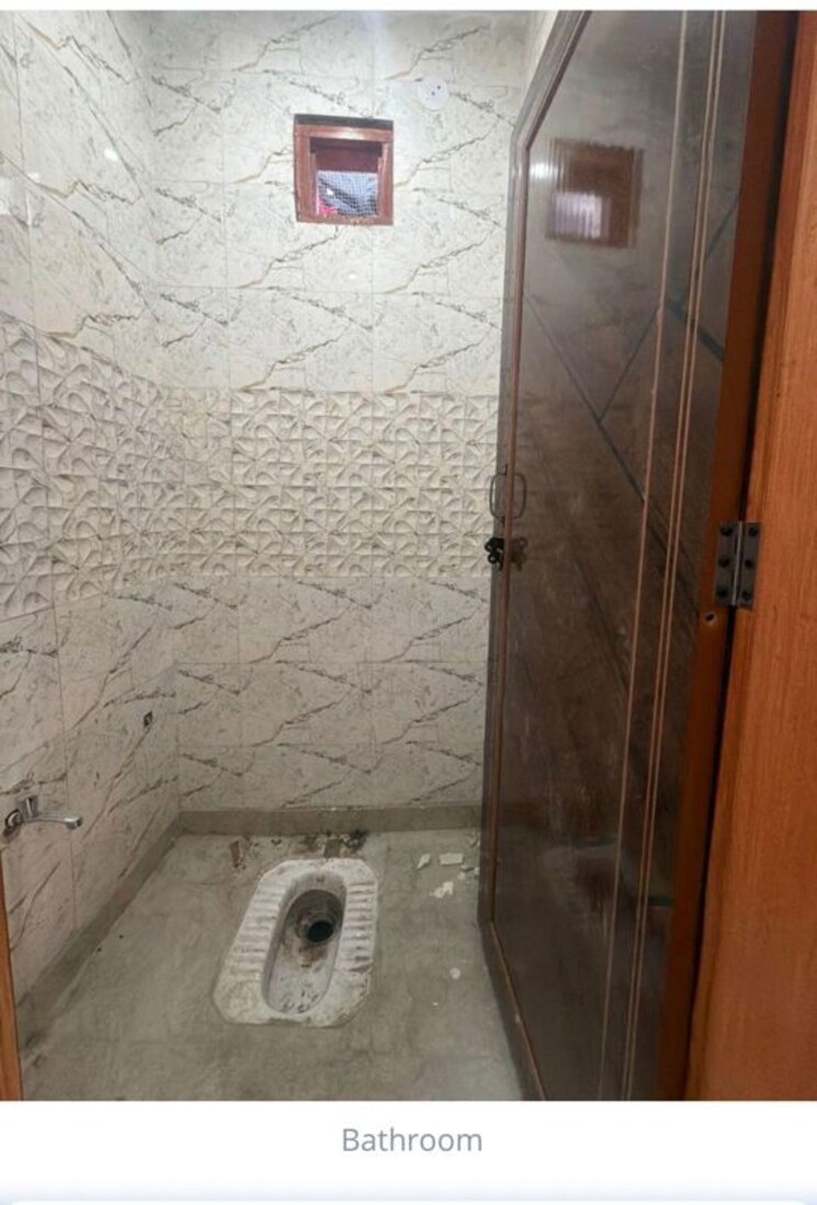 Bathroom, sant nagar 3 Bedroom 85 Sq.Yd. Builder Floor In Sant Nagar Delhi 9834611