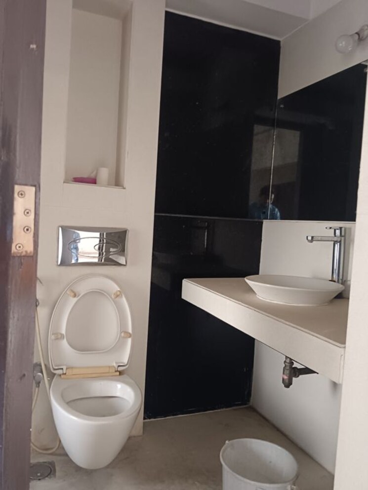 Bathroom, lodha-luxuria 3 Bedroom 1566 Sq.Ft. Apartment In Majiwada Thane 9834727
