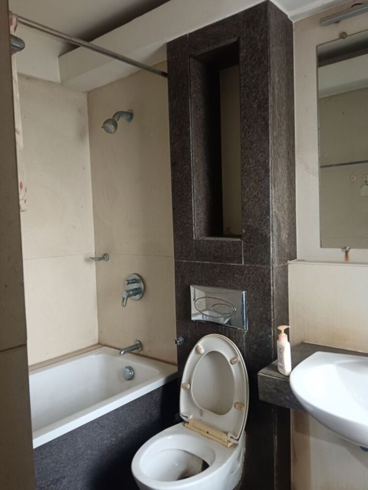 Bathroom, lodha-luxuria 3 Bedroom 1566 Sq.Ft. Apartment In Majiwada Thane 9834843