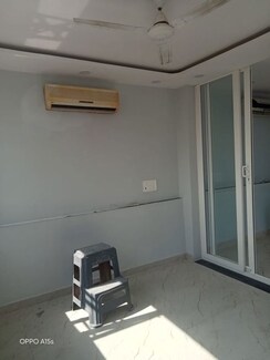 Showroom For Rent in Lajpat Nagar II