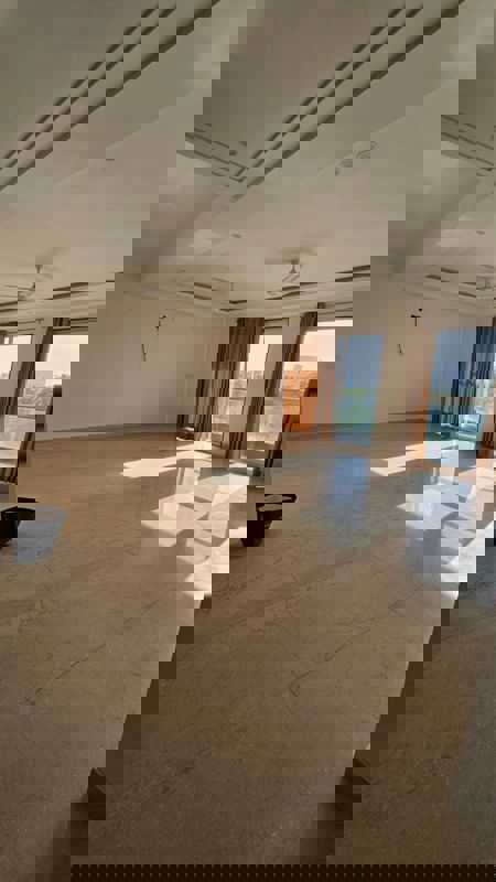 4 BHK + Servant Room 400 Sq.Yd. Builder Floor in DLF City Phase III