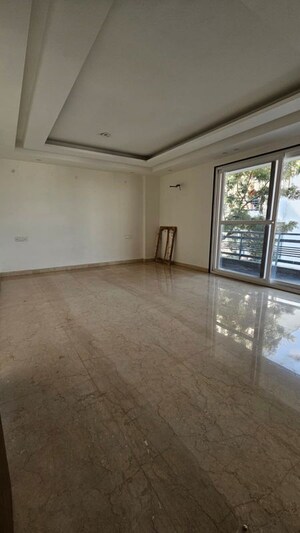 Room in 4 BHK Builder Floor at DLF City Phase III, Sector 24 – for Rent