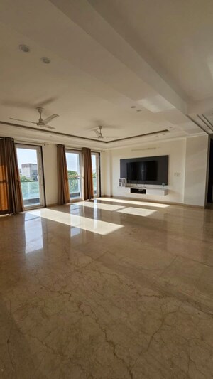 Living Room in 4 BHK Builder Floor at DLF City Phase III, Sector 24 – for Rent