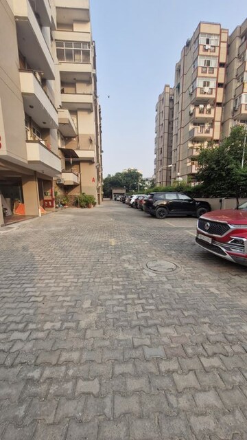Parking in 3 BHK Apartment at Bancourt Apartment, Sector 43 – for Sale