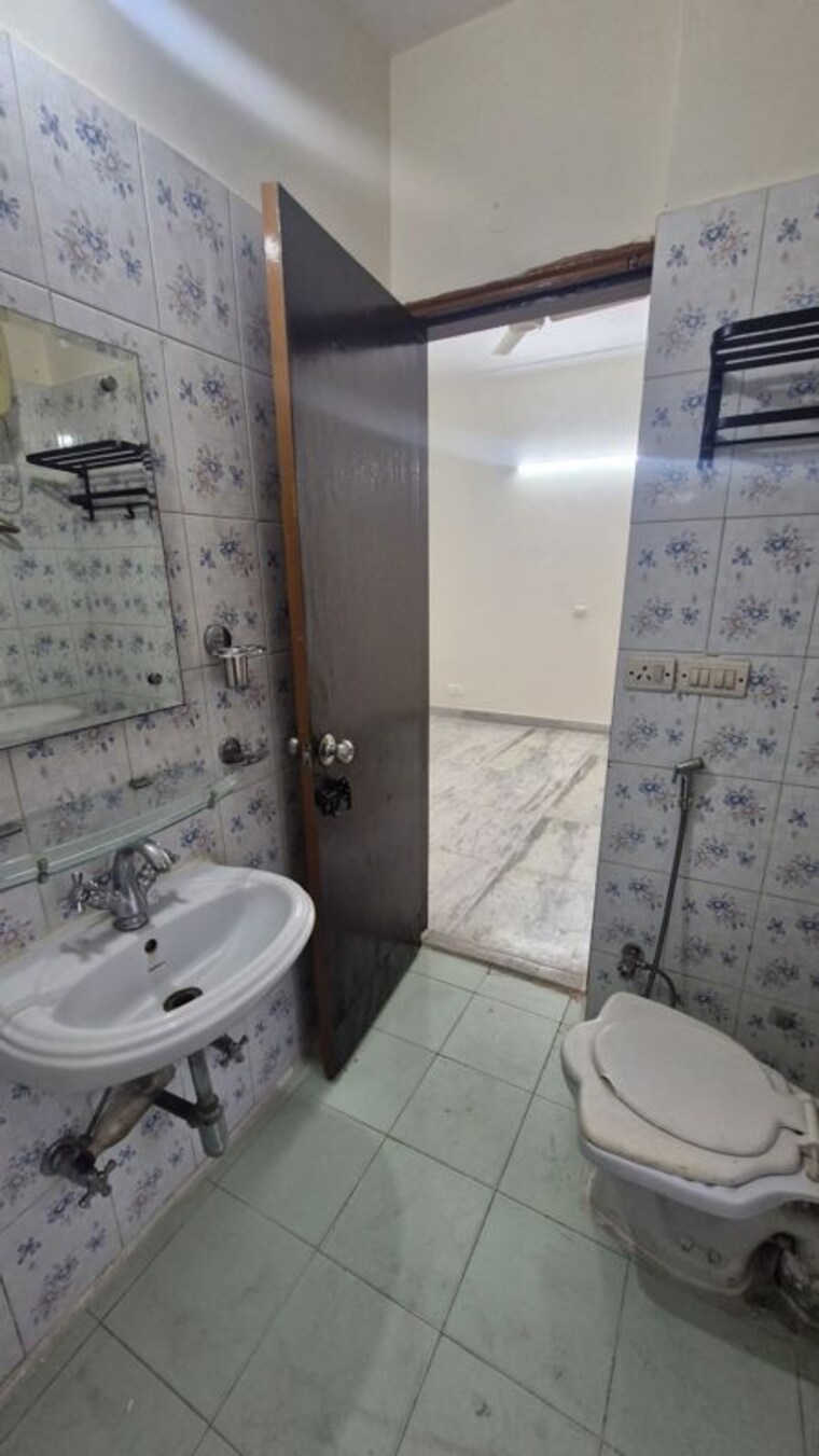 Bathroom, bancourt-apartment 3 Bedroom 1500 Sq.Ft. Apartment In Sector 43 Gurgaon 9834903