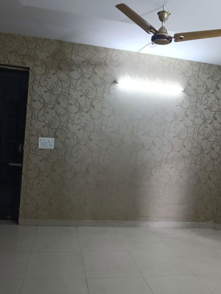 Nearby, dhakoli 3 Bedroom 1800 Sq.Ft. Apartment In Dhakoli Zirakpur 9834868