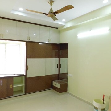 Room in 2 BHK Builder Floor at Kondapur – for Rent