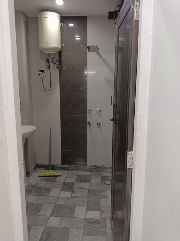 Bathroom, lajpat nagar 4 1 Bedroom 552 Sq.Ft. Builder Floor In Lajpat Nagar 4 Delhi 9834846