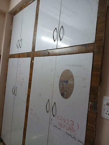 Furnished Amenities in 3 BHK Apartment at Panchsheel Enclave – for Rent