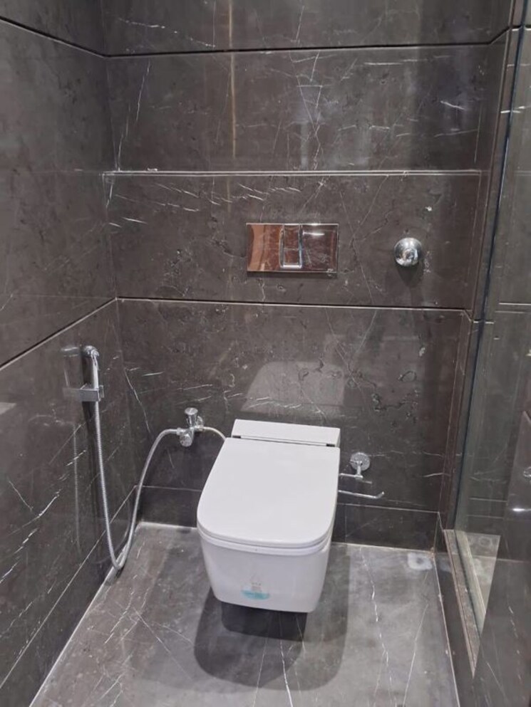 Bathroom, defence colony 4 Bedroom 3000 Sq.Ft. Builder Floor In Defence Colony Delhi 9835142