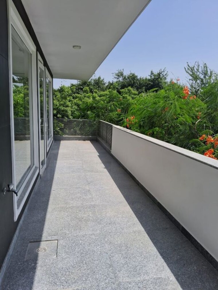 Balcony, defence colony 4 Bedroom 3000 Sq.Ft. Builder Floor In Defence Colony Delhi 9835142