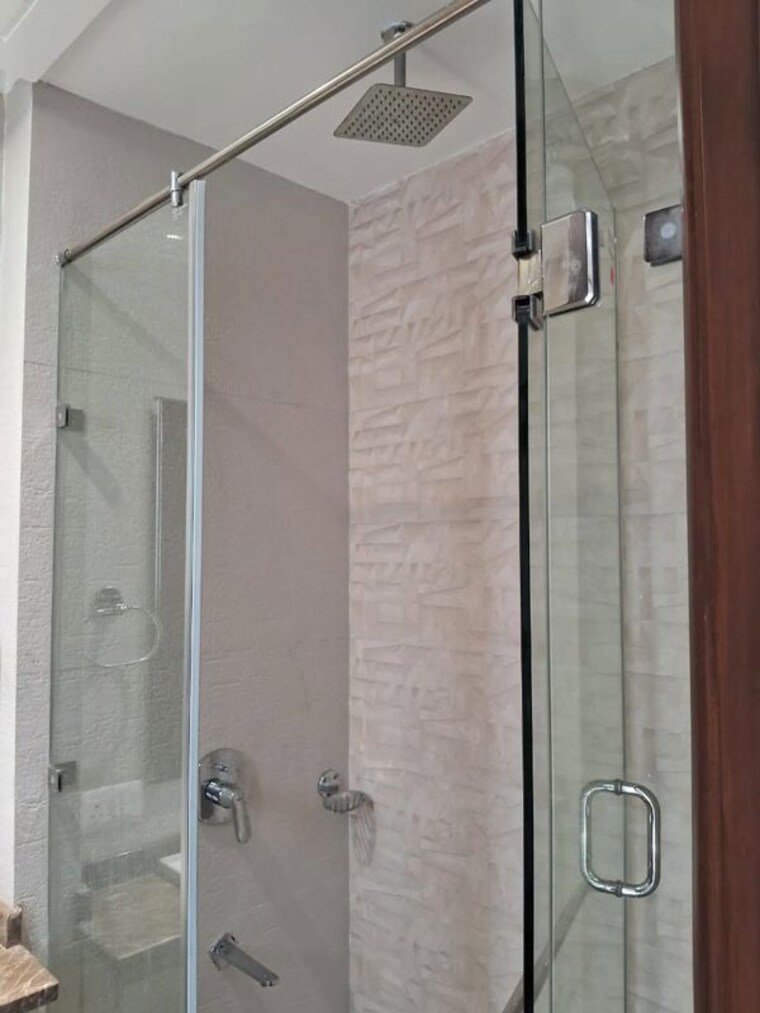 Bathroom, defence colony 4 Bedroom 3000 Sq.Ft. Builder Floor In Defence Colony Delhi 9835142
