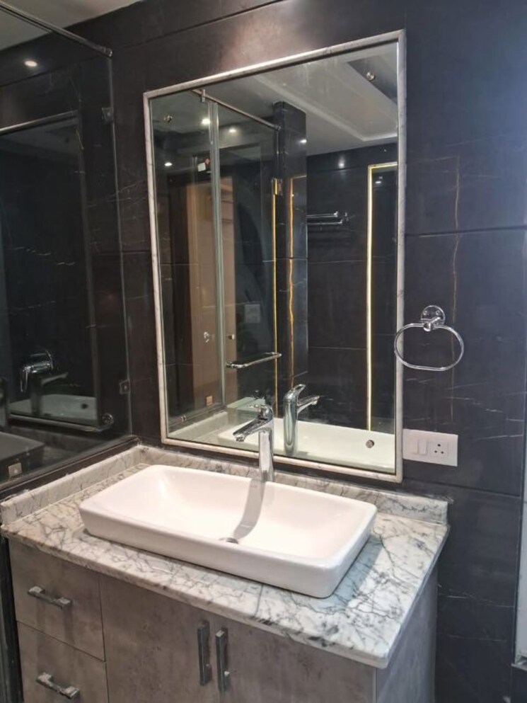 undefined, defence colony 4 Bedroom 3000 Sq.Ft. Builder Floor In Defence Colony Delhi 9835142