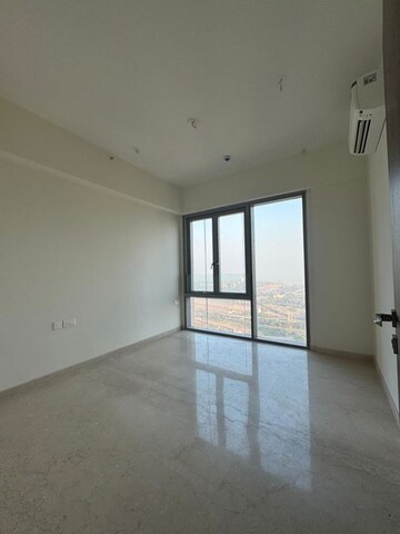 Room in 2 BHK Apartment at Piramal Aranya Arav, Byculla – for Rent