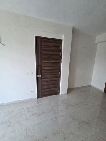 Room in 2.5 BHK Builder Floor at Smart World Gems, Sector 89 – for Sale