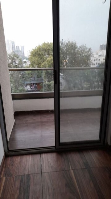 Room in 2 BHK Apartment at Keshav Leela Polaris, Mundhwa – for Rent