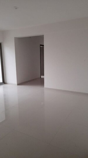 Room in 2 BHK Apartment at Keshav Leela Polaris, Mundhwa – for Rent