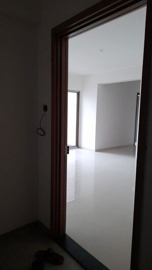 Room in 2 BHK Apartment at Keshav Leela Polaris, Mundhwa – for Rent