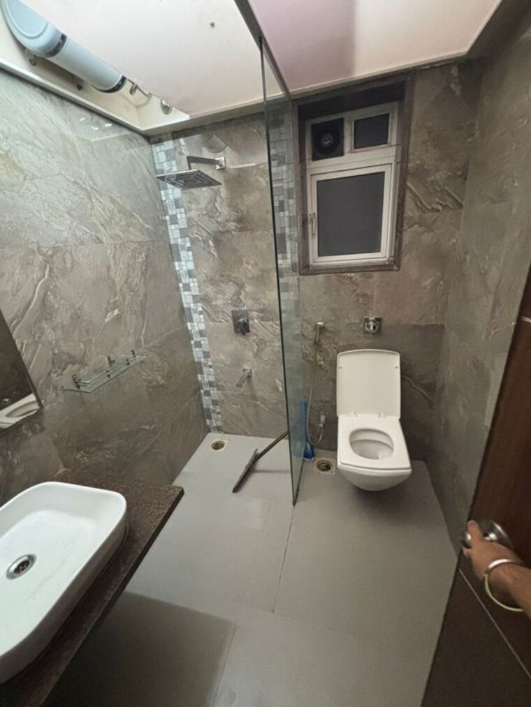 Bathroom, veena-crest 3 Bedroom 950 Sq.Ft. Apartment In Andheri West Mumbai 9835801