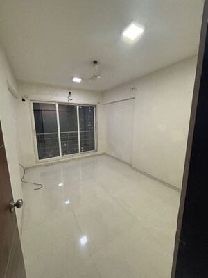 Room in 3 BHK Apartment at Veena Crest, Andheri West – for Rent