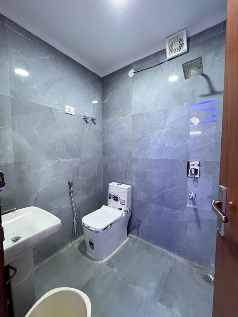 Bathroom, panchsheel vihar 2 Bedroom 1200 Sq.Ft. Builder Floor In Panchsheel Vihar Delhi 9835707