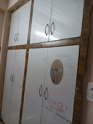 Furnished Amenities in 2 BHK Apartment at Safdarjung Enclave – for Rent