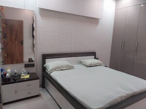 Room in 3 BHK Apartment at Patparganj – for Rent