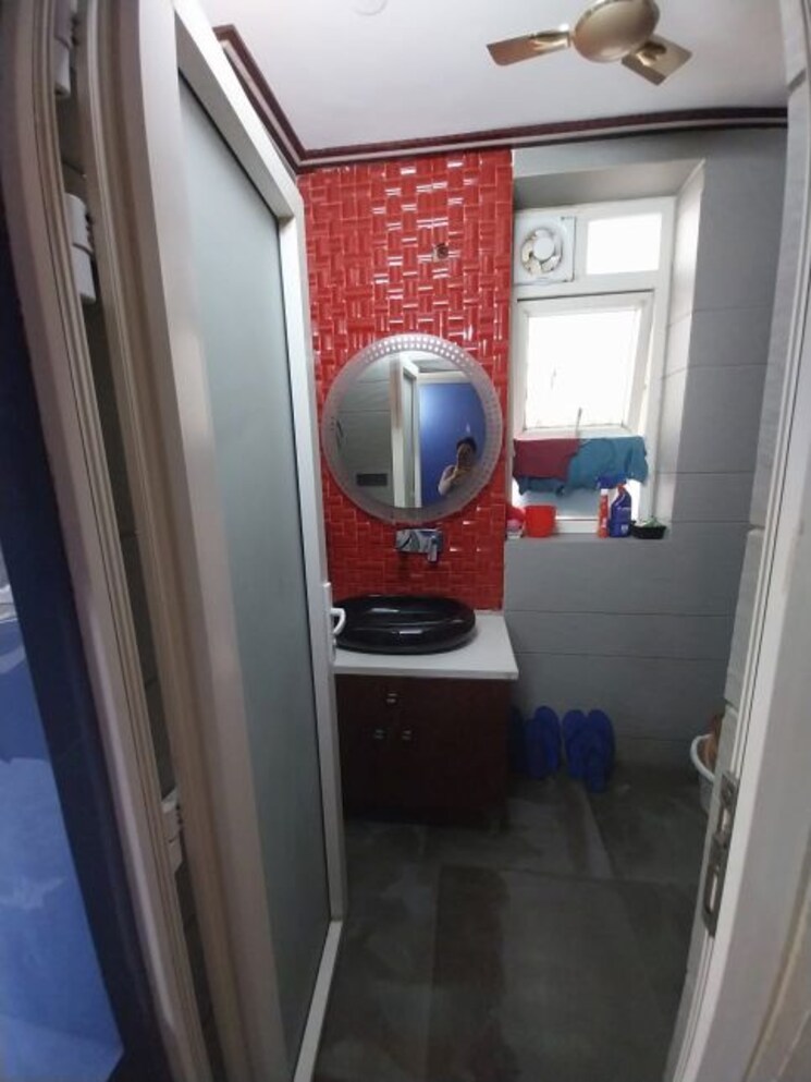 Bathroom, patparganj 3 Bedroom 1200 Sq.Ft. Apartment In Patparganj Delhi 9744141