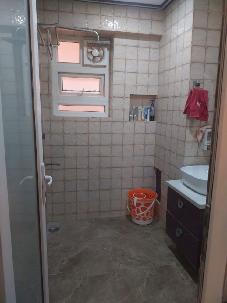 Bathroom, patparganj 3 Bedroom 1200 Sq.Ft. Apartment In Patparganj Delhi 9744141