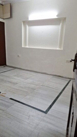 Room in 3 BHK Apartment at Patparganj – for Rent