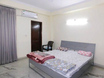 Bedroom in 2 BHK Builder Floor at Hauz Khas – for Rent
