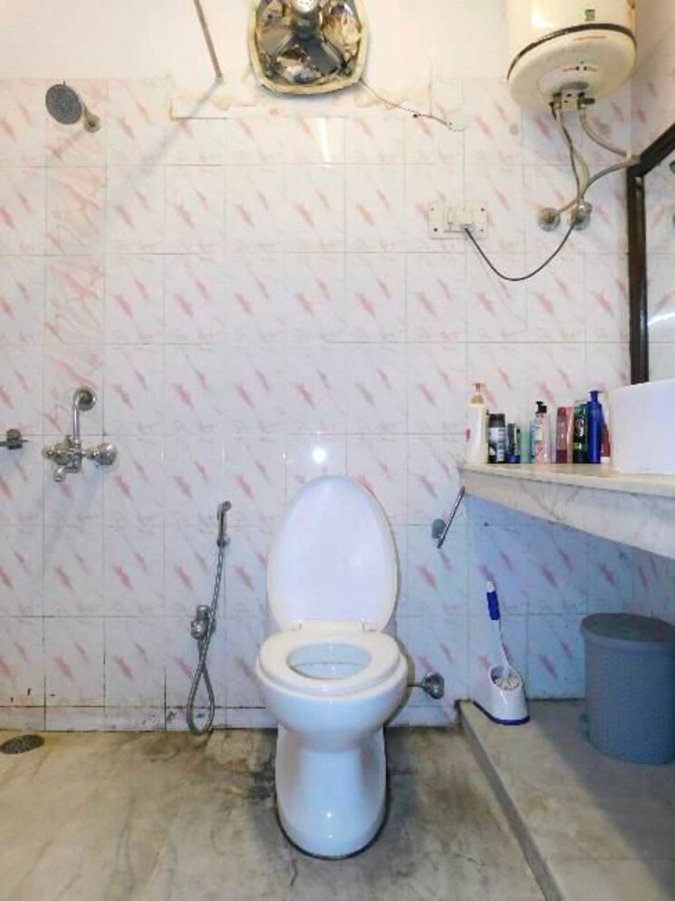 Bathroom, hauz khas 2 Bedroom 2196 Sq.Ft. Builder Floor In Hauz Khas Delhi 9836325
