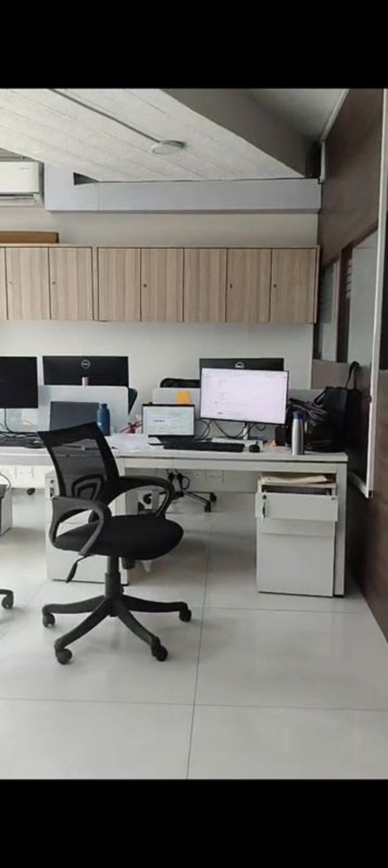Team Area, bandra west Commercial Office Space 890 Sq.Ft. In Bandra West Mumbai 9836327