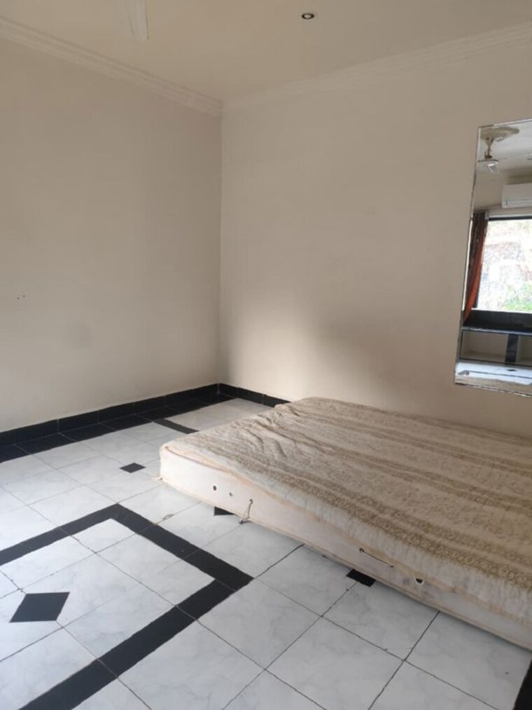 Bedroom, bandra west 1 Bedroom 500 Sq.Ft. Apartment In Bandra West Mumbai 9836311