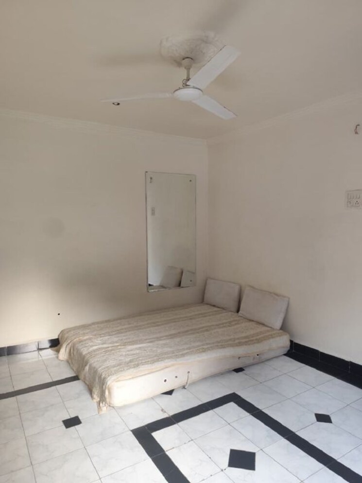 Bedroom, bandra west 1 Bedroom 500 Sq.Ft. Apartment In Bandra West Mumbai 9836311
