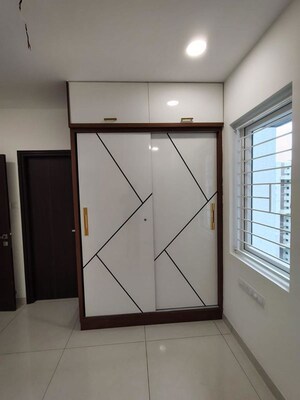 Room in 4 BHK Apartment at Niharika Skyline, Manikonda – for Rent