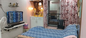 Bedroom in 2 BHK Apartment at Rustomjee Urbania Azziano, Thane West – for Rent