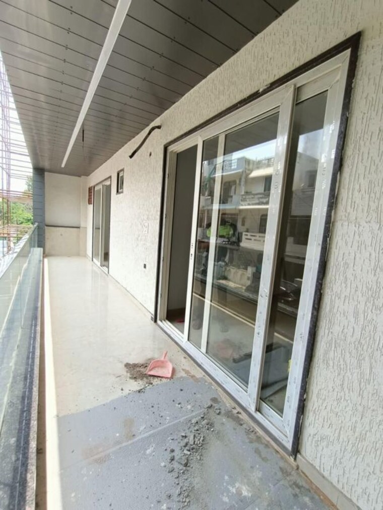 Balcony, sector 7 3 Bedroom 250 Sq.Yd. Builder Floor In Sector 7 Gurgaon 9836359