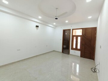 Room in 3 BHK Builder Floor at Sector 7 – for Rent