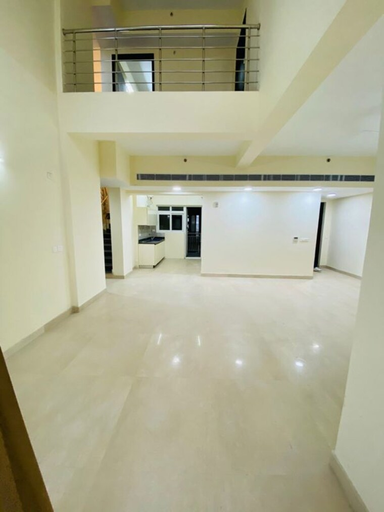 Room, bptp-park-prime 4 Bedroom 3605 Sq.Ft. Penthouse In Sector 66 Gurgaon 9836400
