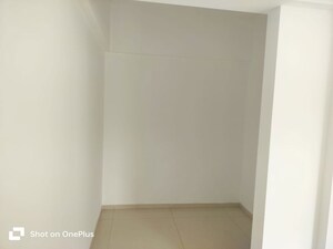 Room in 4 BHK Apartment at Kolte Patil Stargaze, Bavdhan – for Rent