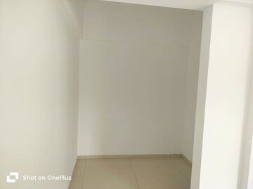Room in 4 BHK Apartment at Kolte Patil Stargaze, Bavdhan – for Rent