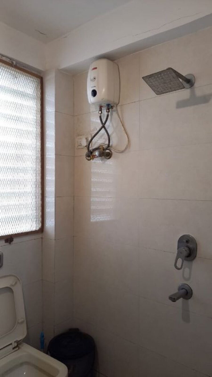 Bathroom, bandra west 1 Bedroom 500 Sq.Ft. Apartment In Bandra West Mumbai 9836455