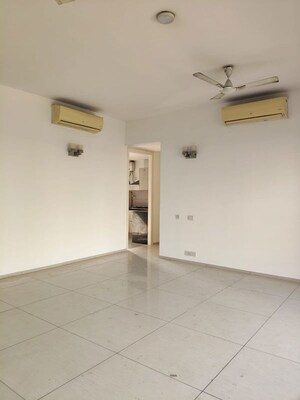 Room in 3.5 BHK Apartment at Ireo Skyon, Sector 60 – for Rent