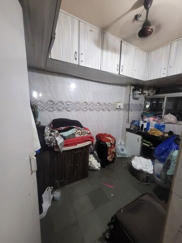 Parking in 1 RK Apartment at Satellite Garden, Goregaon East – for Rent