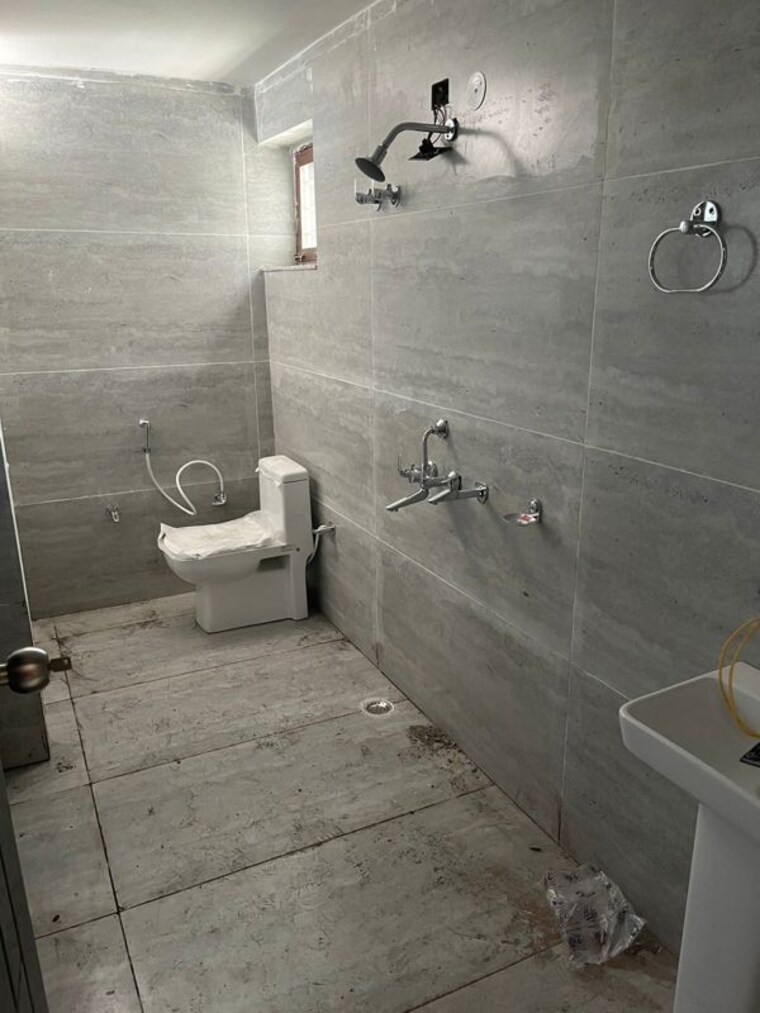 Bathroom, hansmukhi-garden-estate 3 Bedroom 1510 Sq.Ft. Builder Floor In Sahastradhara Road Dehradun 9836901