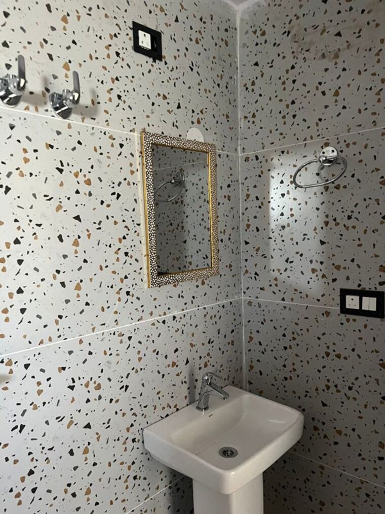 Bathroom, hansmukhi-garden-estate 3 Bedroom 1510 Sq.Ft. Builder Floor In Sahastradhara Road Dehradun 9836901